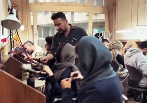 کلاس واقعی آموزش طلاسازی در آموزشگاه طلاسازشو